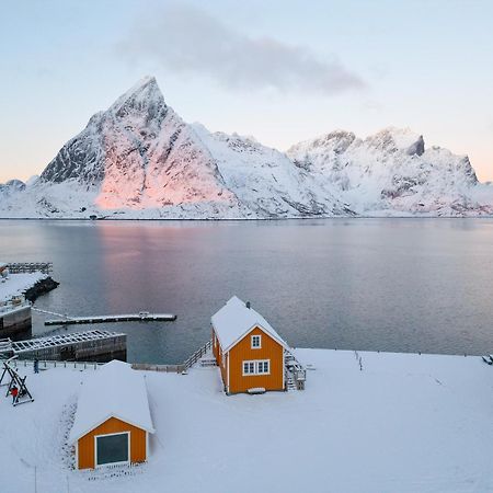 The Famous Yellow House Reine Dış mekan fotoğraf