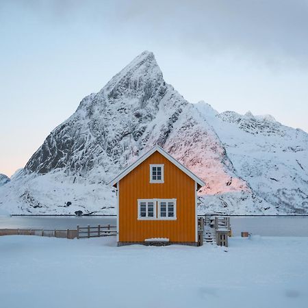 The Famous Yellow House Reine Dış mekan fotoğraf
