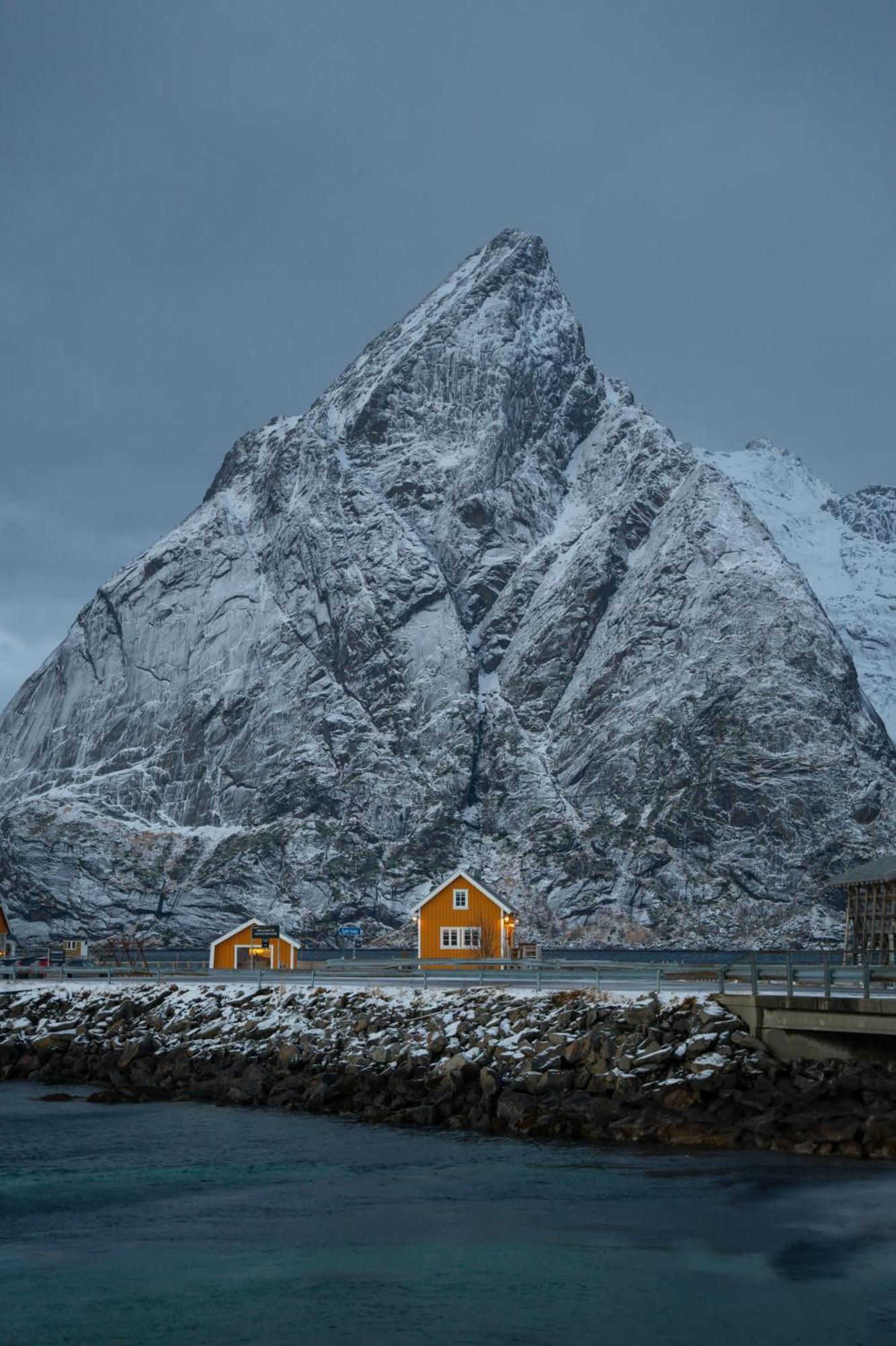 The Famous Yellow House Reine Dış mekan fotoğraf