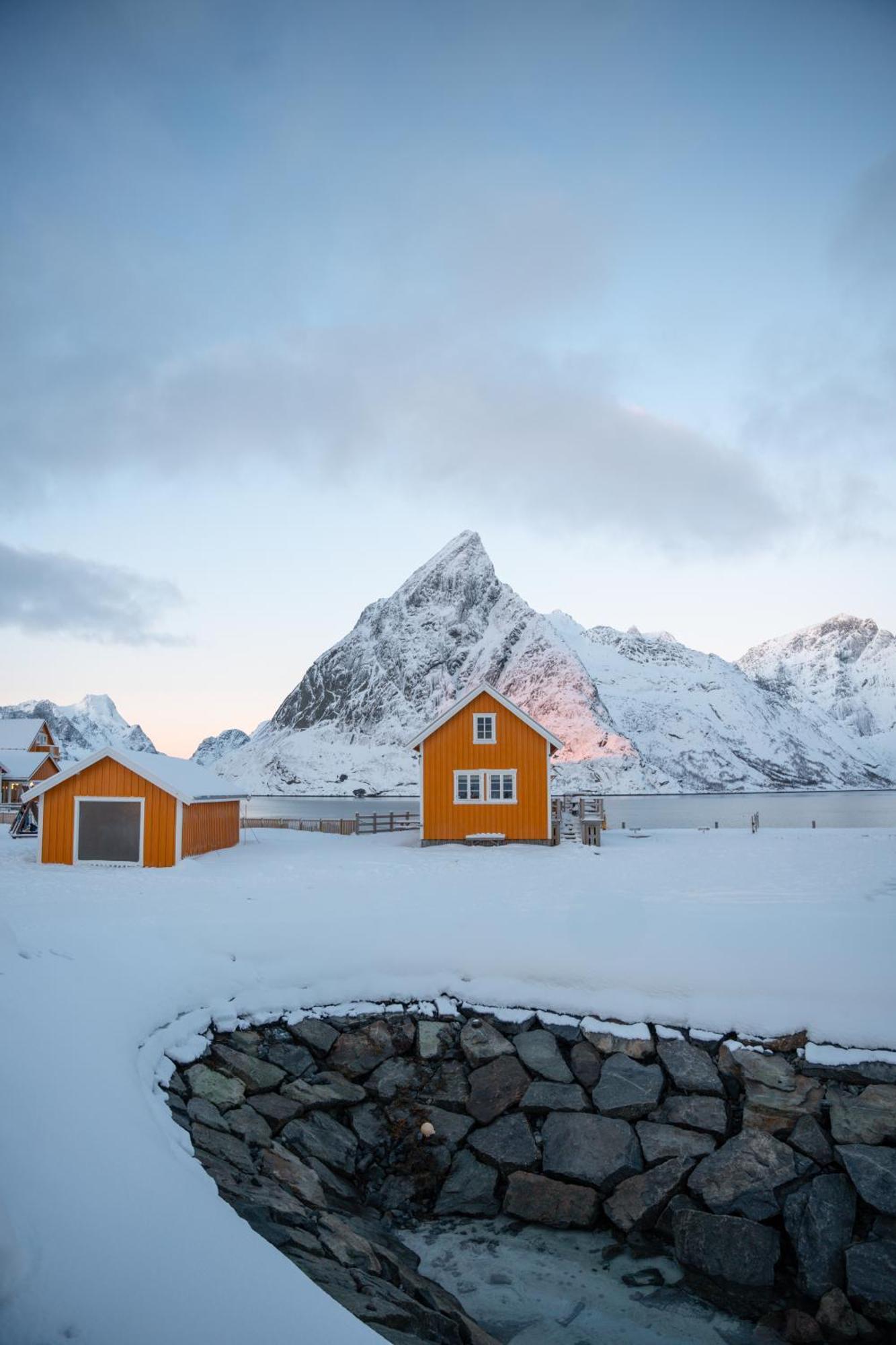 The Famous Yellow House Reine Dış mekan fotoğraf