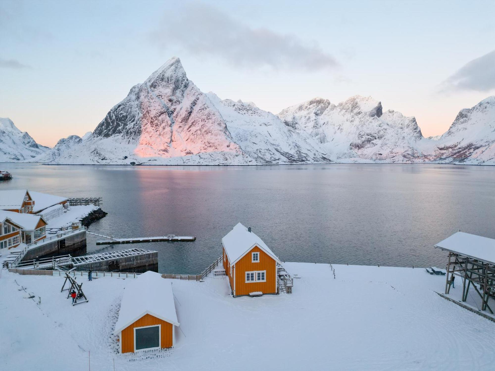The Famous Yellow House Reine Dış mekan fotoğraf