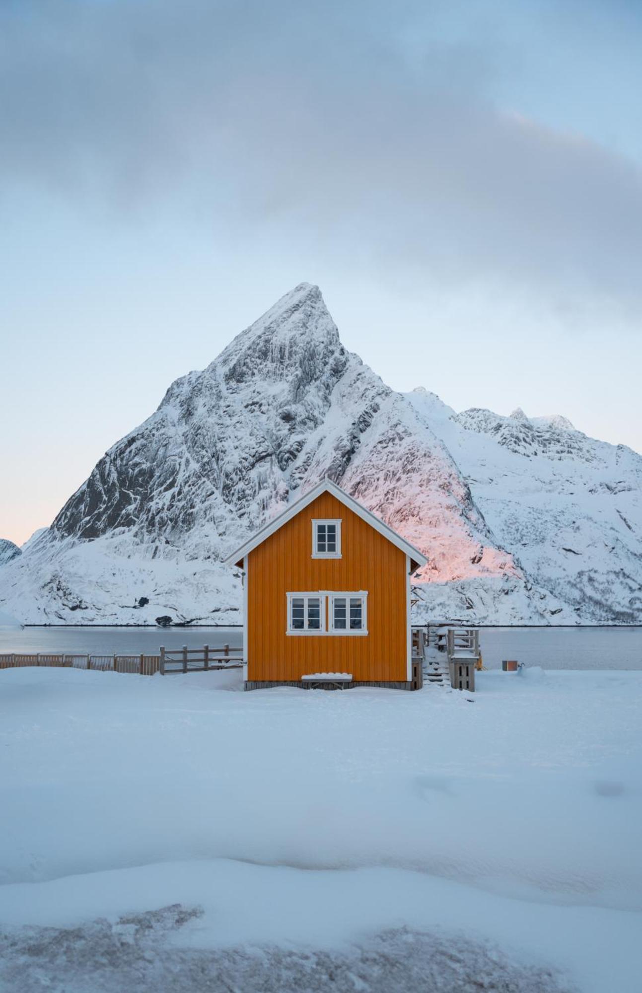 The Famous Yellow House Reine Dış mekan fotoğraf