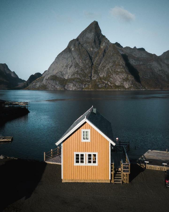 The Famous Yellow House Reine Dış mekan fotoğraf